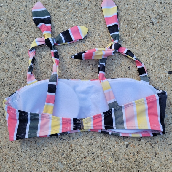 True Craft Stripe Bikini Set - Size Medium (Excellent Condition) - Picture 5 of 14